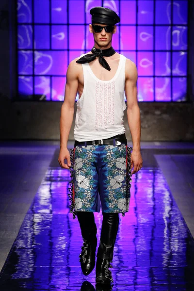 Look 10